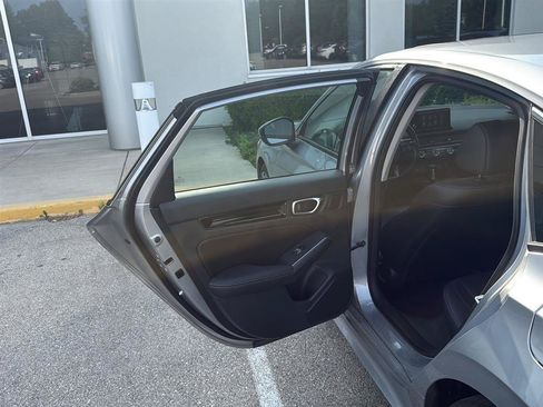 Used 2022 Honda Civic Touring image 12