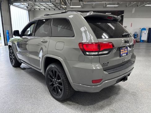 Used 2020 Jeep Grand Cherokee Altitude AWD/4WD image 5