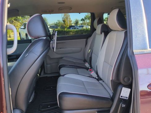 Used 2020 Kia Sedona EX image 14