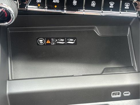 New 2025 Chevrolet Suburban Premier image 39