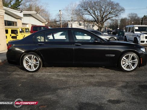 Used 2014 BMW 750Li w/ Executive Package image 8