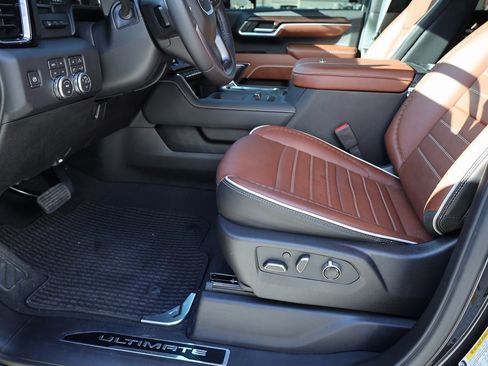 Used 2026 GMC Sierra 3500 Denali Ultimate image 11