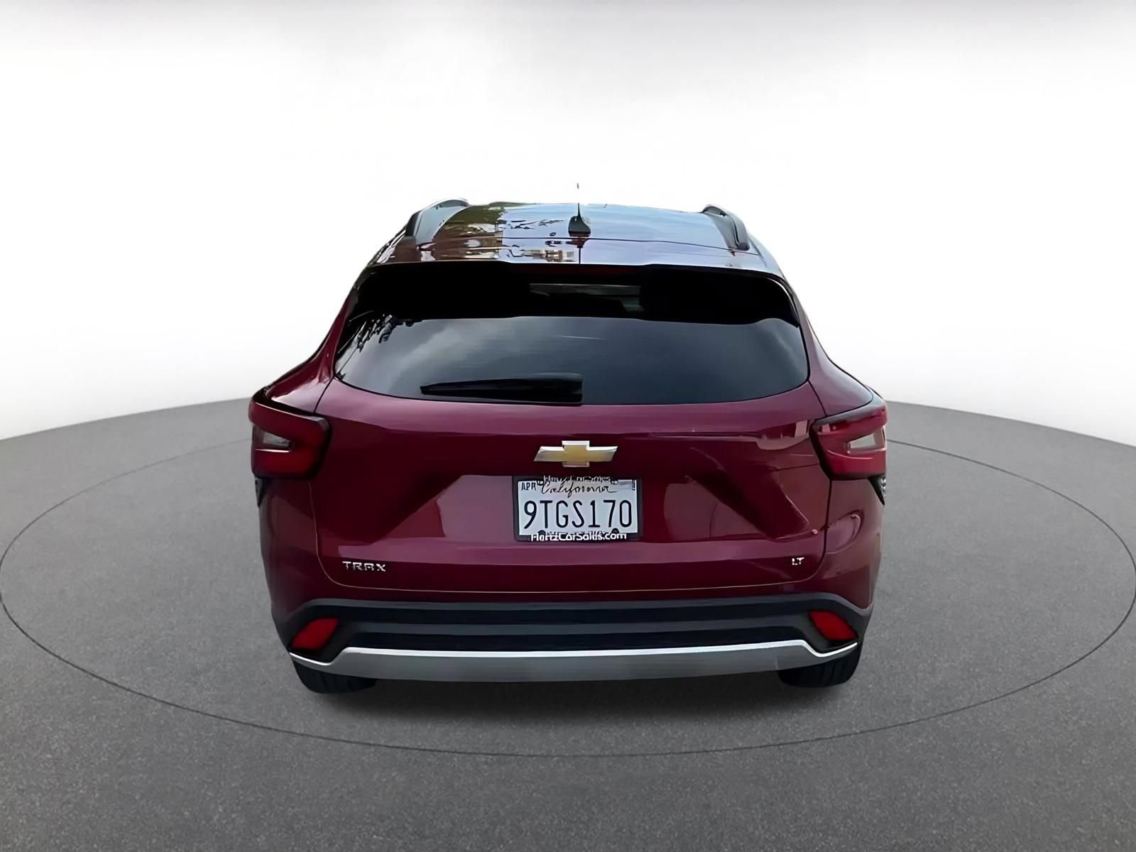Used 2025 Chevrolet Trax LT w/ LT Convenience Package FWD image 12