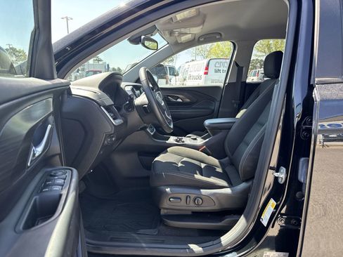 Used 2024 GMC Terrain SLE w/ Driver Convenience Package image 16