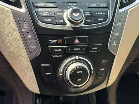 Used 2013 Hyundai Santa Fe GLS FWD image 23