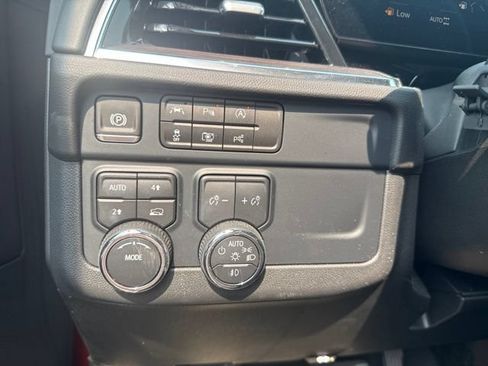 Used 2025 Chevrolet Tahoe LT w/ Comfort Package AWD/4WD image 18