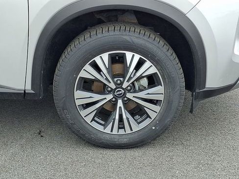 Used 2023 Nissan Rogue SV image 8