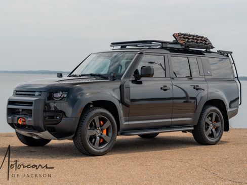 Used 2023 Land Rover Defender 130 SE AWD/4WD image 3