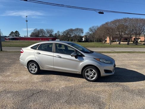 Used 2018 Ford Fiesta SE image 16