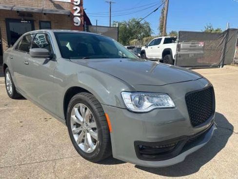 Used 2019 Chrysler 300 Touring L w/ Quick Order Package 22F AWD/4WD image 4
