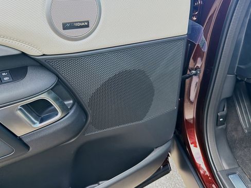 New 2026 Land Rover Discovery Limited Edition image 25