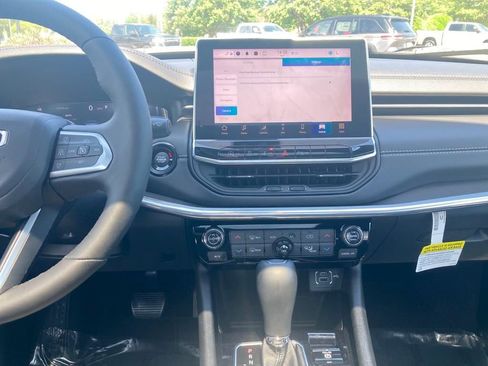 New 2024 Jeep Compass Limited w/ High Altitude Package image 18