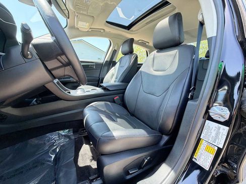 Used 2018 Ford Fusion Titanium FWD image 13