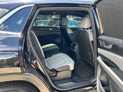 Certified 2024 Volkswagen Atlas Cross Sport SEL R-Line AWD/4WD image 37