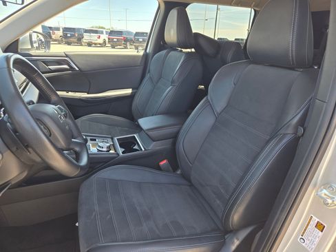 Used 2024 Mitsubishi Outlander AWD image 10
