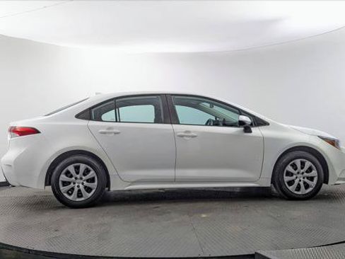 Used 2022 Toyota Corolla LE FWD image 9