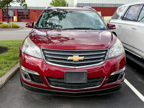 Used 2017 Chevrolet Traverse LT w/ Style and Technology Package AWD/4WD image 2