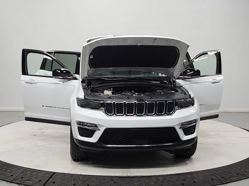 Used 2023 Jeep Grand Cherokee Limited AWD/4WD image 10