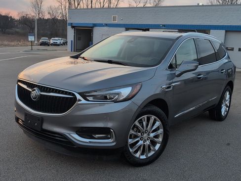 Used 2020 Buick Enclave Premium w/ Sun and Sites Package image 12
