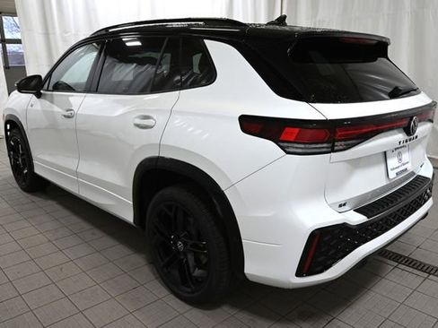 New 2026 Volkswagen Tiguan SE R-Line AWD/4WD image 10