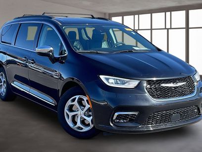 Used 2023 Chrysler Pacifica Limited