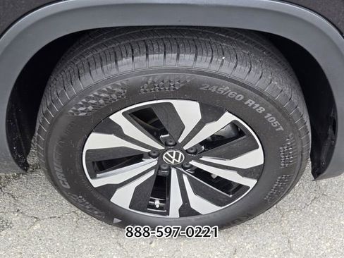 Certified 2025 Volkswagen Atlas Cross Sport SE AWD/4WD image 21