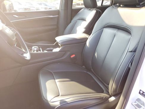 New 2025 Jeep Grand Cherokee Limited w/ Black Appearance Package image 15