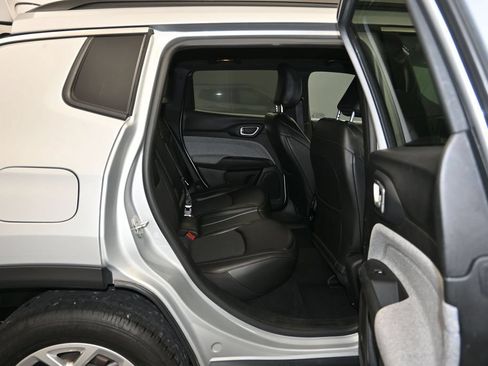 Used 2024 Jeep Compass Latitude AWD/4WD image 24