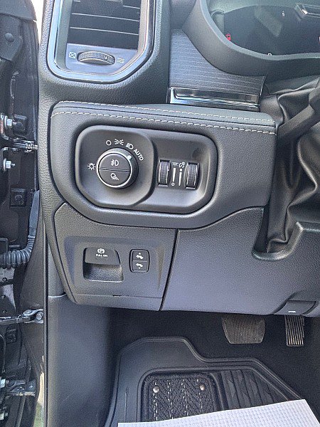 Used 2024 RAM 1500 Limited AWD/4WD image 12