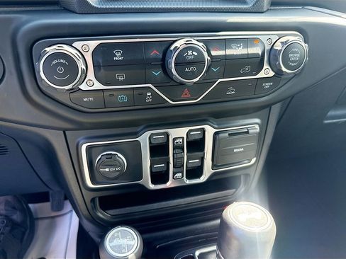 Used 2021 Jeep Wrangler Unlimited Sahara image 17