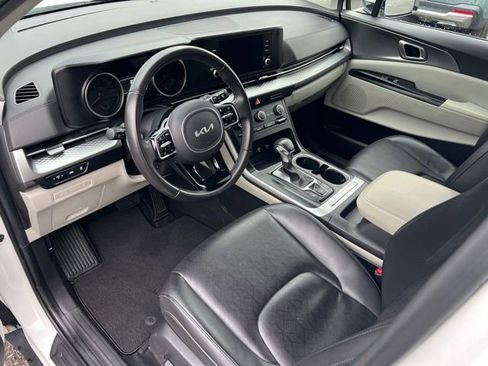 Used 2024 Kia Carnival LX FWD image 13
