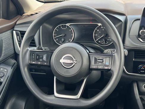 Used 2023 Nissan Rogue SV FWD image 8
