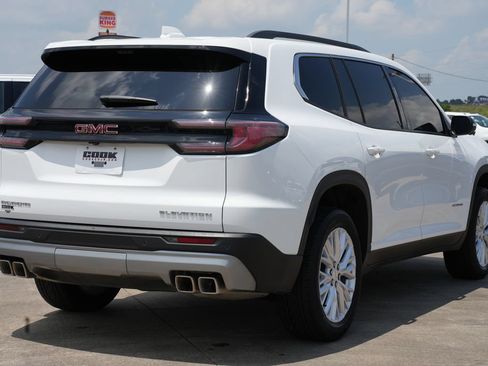 Used 2026 GMC Acadia Elevation w/ Elevation Premium Package FWD image 3