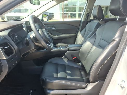 Used 2022 Nissan Rogue SL w/ SL Premium Package FWD image 11