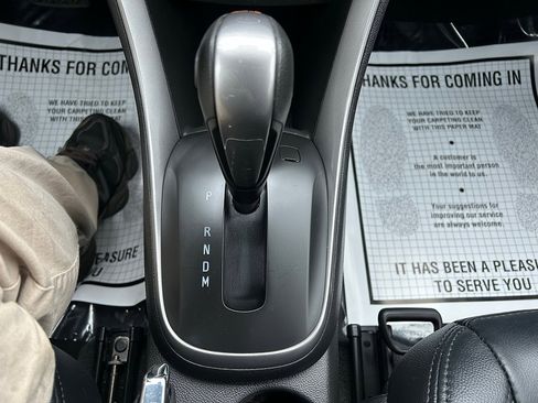 Used 2022 Chevrolet Trax LT w/ LT Convenience Package image 27