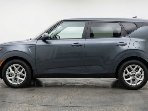 Used 2025 Kia Soul LX w/ LX Technology Package FWD image 5