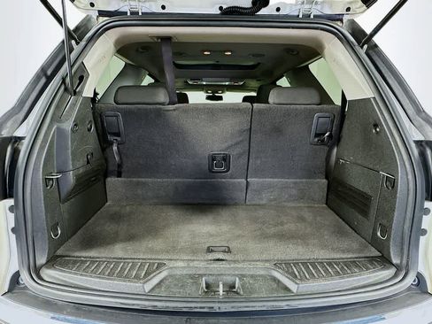 Used 2012 GMC Acadia SLE image 21