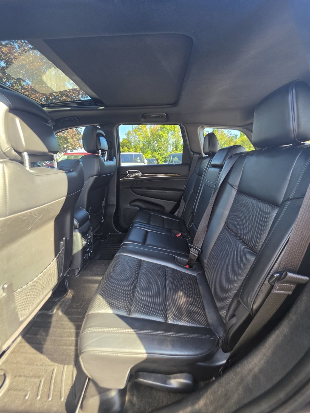 Used 2015 Jeep Grand Cherokee High Altitude AWD/4WD image 12