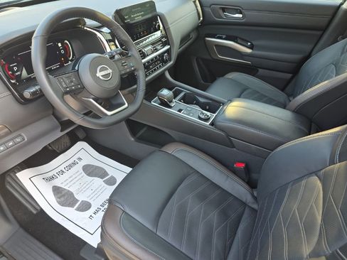 Used 2024 Nissan Pathfinder Platinum w/ Cargo Package image 12