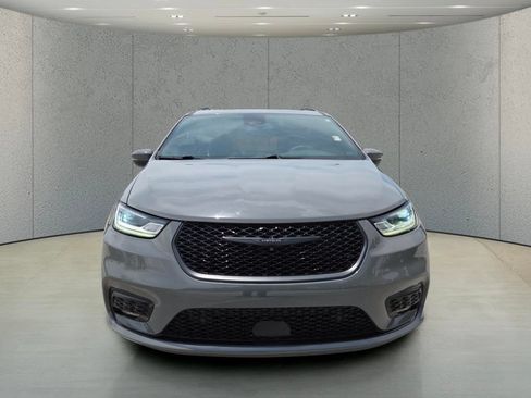 Used 2023 Chrysler Pacifica Touring-L w/ S Appearance Package AWD/4WD image 12