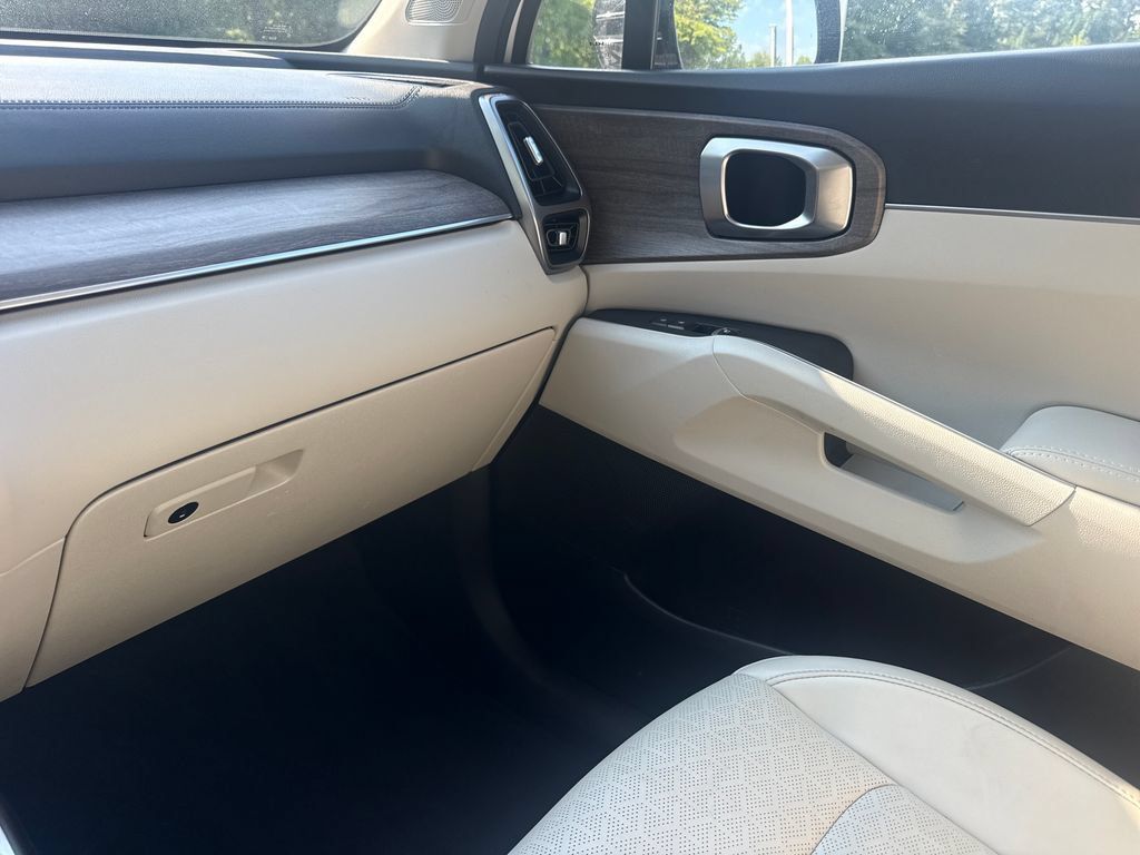 Used 2023 Kia Sorento EX w/ Panoramic Sunroof Package FWD image 17
