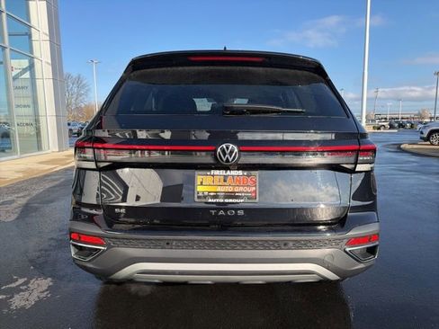 Used 2025 Volkswagen Taos SE FWD image 6