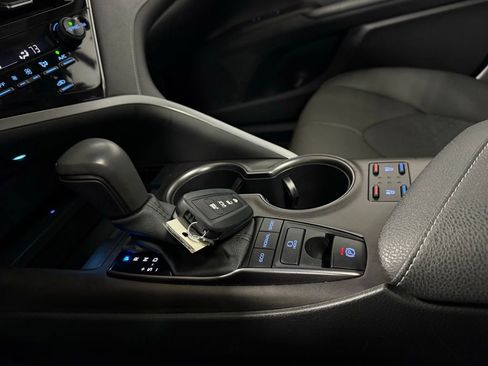 Used 2022 Toyota Camry XSE w/ Navigation Package image 16