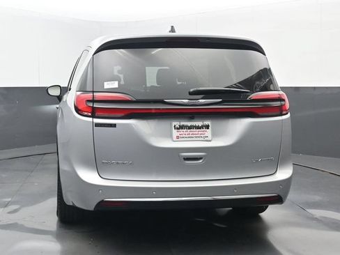 Used 2026 Chrysler Pacifica Limited FWD image 19