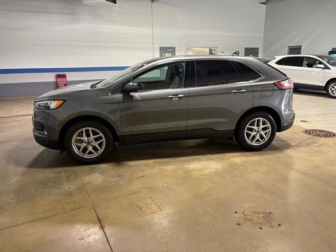 Used 2023 Ford Edge SEL w/ Convenience Package image 5