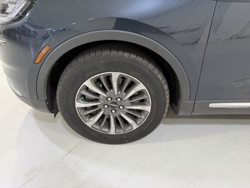 Used 2022 Lincoln Nautilus FWD w/ Premium Package image 9