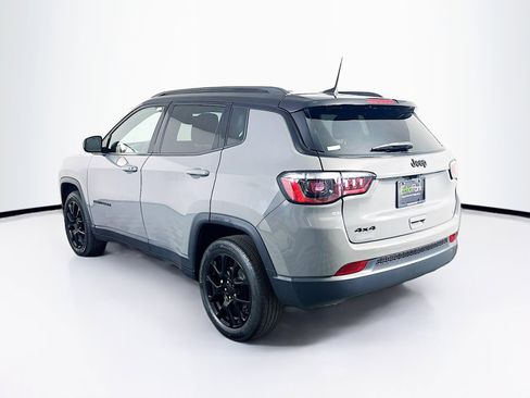 Used 2023 Jeep Compass Latitude AWD/4WD image 5