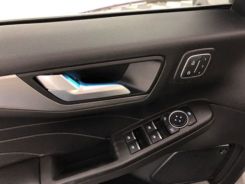 Used 2021 Ford Escape Titanium image 12