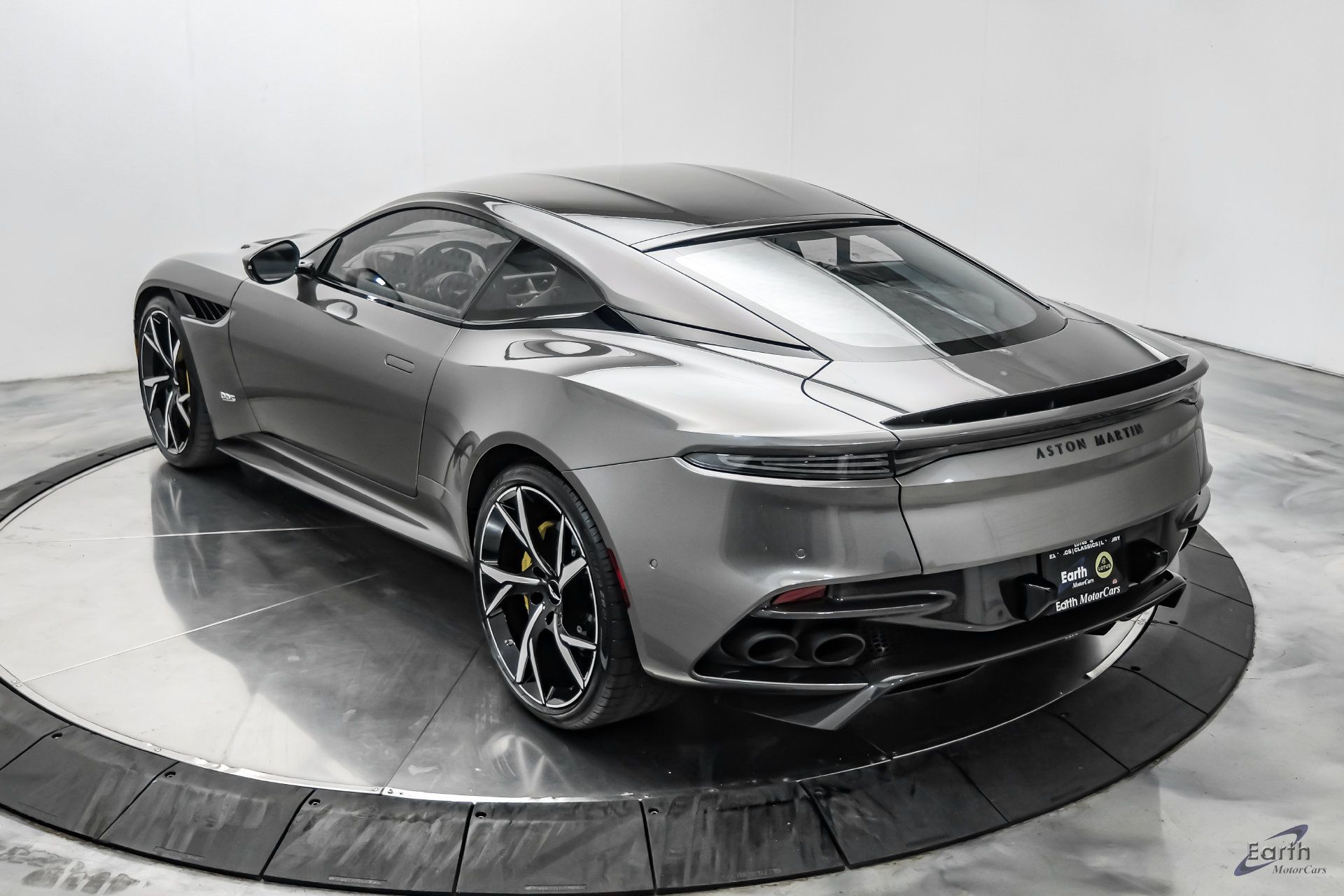 Used 2019 Aston Martin DBS Superleggera RWD image 13