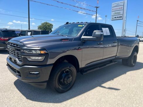 Used 2025 RAM 3500 Tradesman AWD/4WD image 3